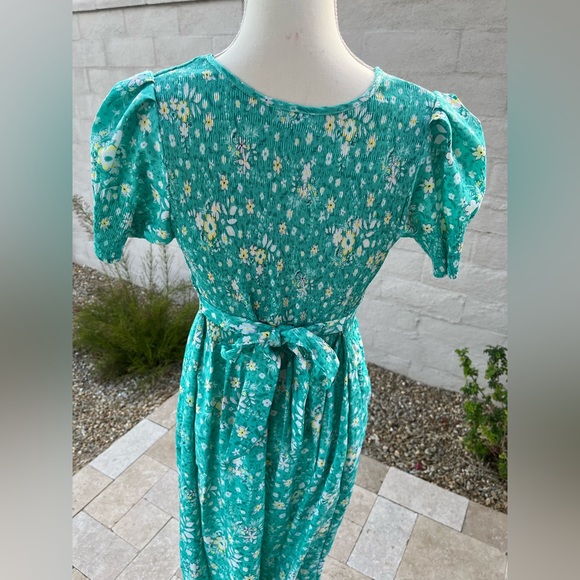 Retro smocked puff sleeve floral midi dress - Picture 3 of 7